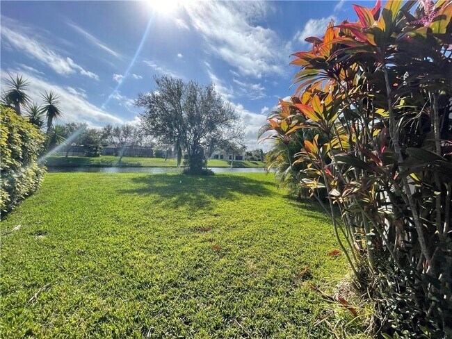 Building Photo - 1435 9th Pl