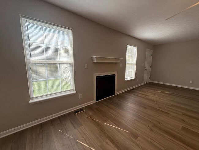 Building Photo - MOVE IN SPECIAL!! LARGE BEAUTIFUL 3 Bedroom 2.5 Bath Townhouse w/Finished Basement, Fenced in Yar...