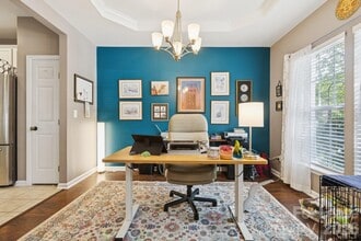 Building Photo - 6037 Queens Walk Ct