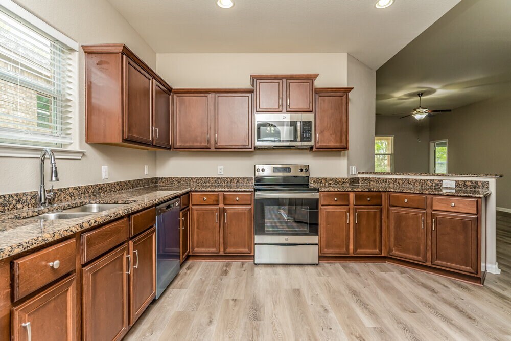 Building Photo - 1613 Mesquite Ln