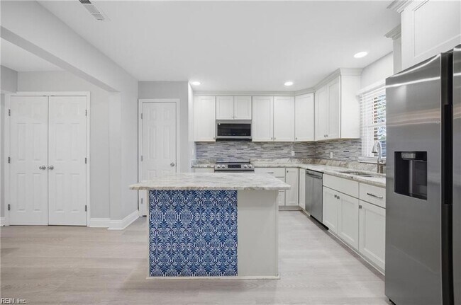 Building Photo - 712 White Hall Ln