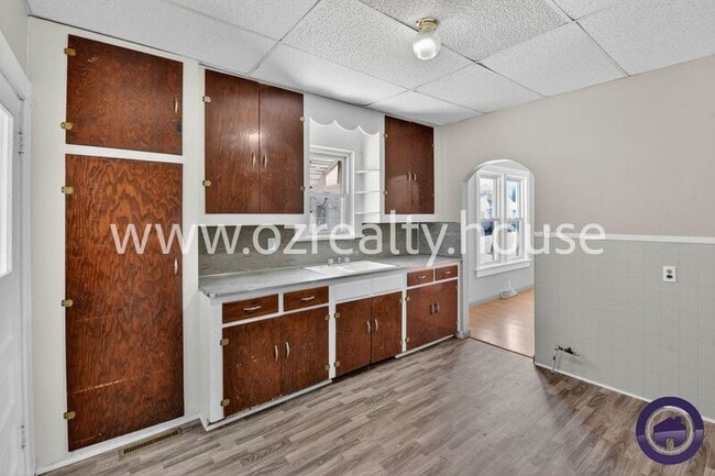 Building Photo - 225 E Weber St