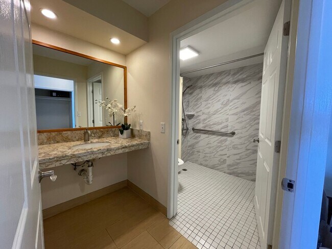 Building Photo - Lahaina Shores furnished studio units avai...