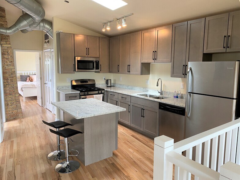 Building Photo - 3326 N Bell Ave