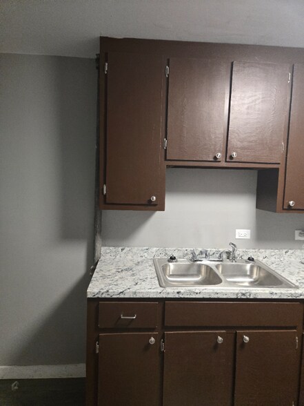 Building Photo - 2123 Highland Ave