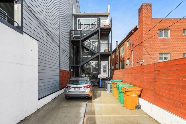 Building Photo - 816 Kennedy St NW