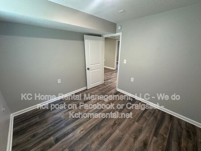 Building Photo - 4140 E 60 Terrace