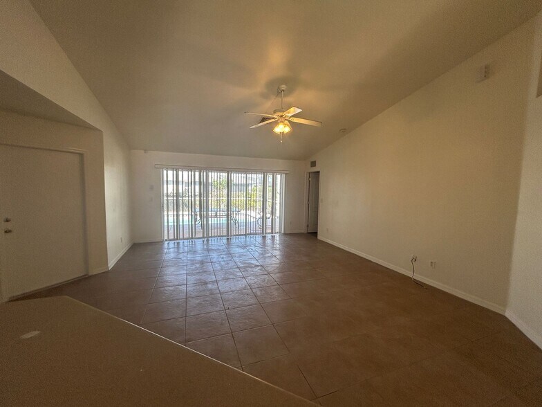 Building Photo - 3/2  Pool home