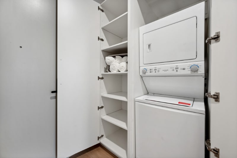 Building Photo - 220 W Institute Pl