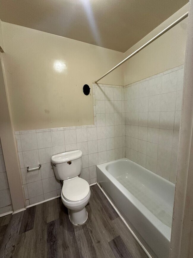 Building Photo - 138 N 8th St