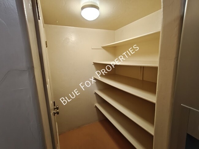 Building Photo - 9097 N Jessy Ln