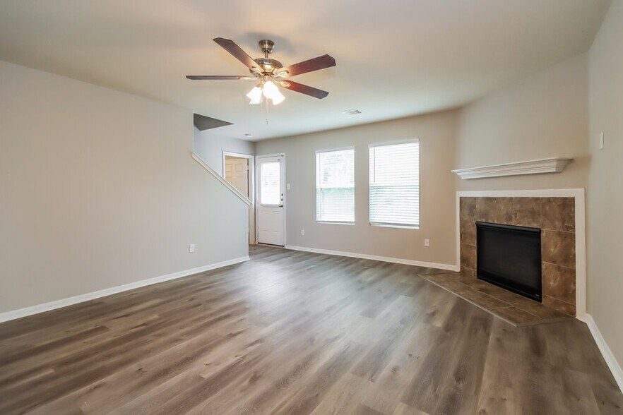 Building Photo - 16746 Warbler Dr