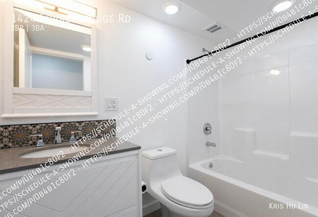 Building Photo - 2 bed/2 Bath with full basement & Den