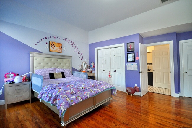 Building Photo - 3 Maplecrest Ln