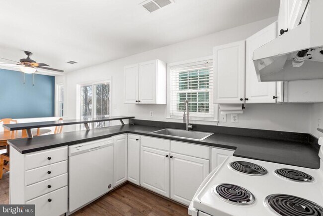 Building Photo - 11806 Camelot Way