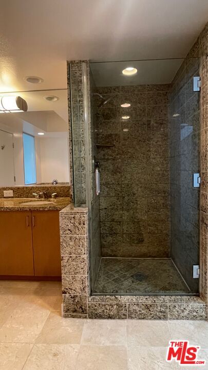 Building Photo - 13700 Marina Pointe Dr