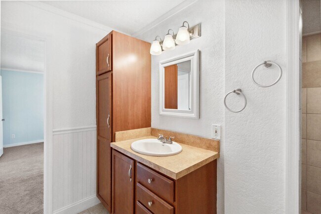 Building Photo - PENDING APPLICATION- Charming 1/1 Home in ...