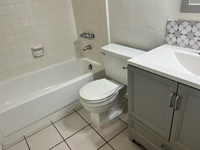 Building Photo - "Charming 2-Bedroom Retreat with Fort Walt...