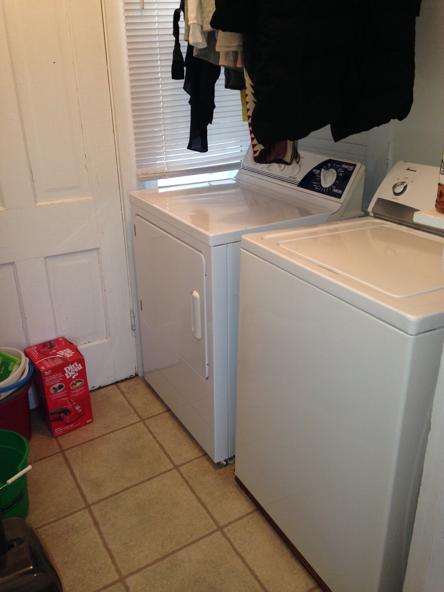 Building Photo - 147 James Ave