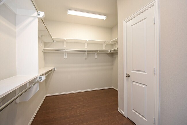 Building Photo - 2107 Blossomcrown Dr