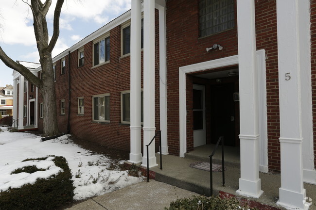 Building Photo - Bel Charlton