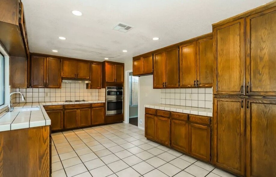 Building Photo - 40040 Pasadena Dr