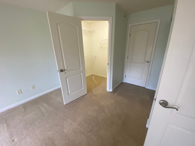 Building Photo - 313 Riverscape Ct