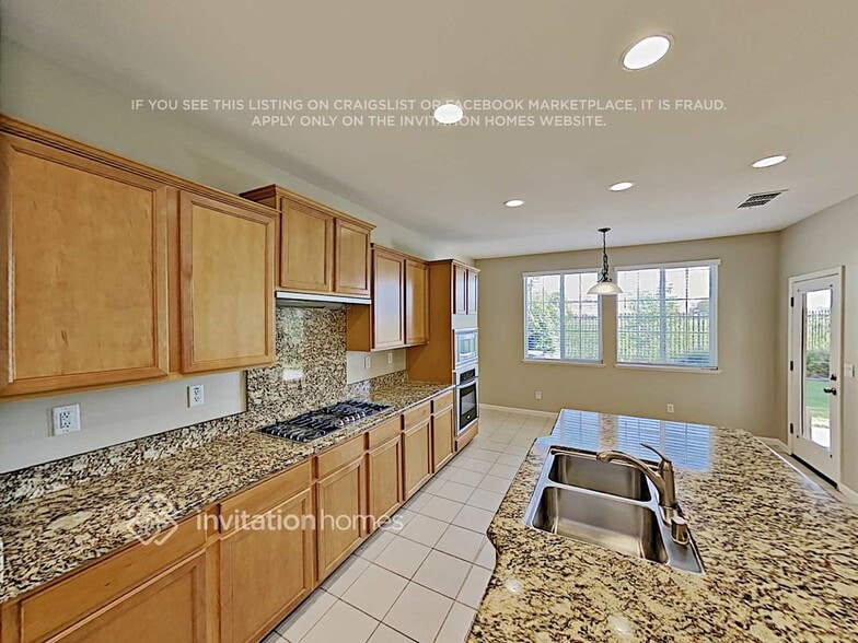 Building Photo - 1279 Regent Cir