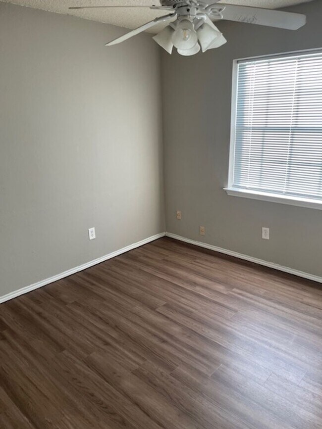 Building Photo - 322 Spring Branch Ln