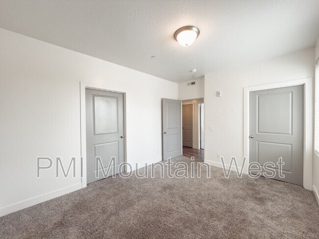 Building Photo - 875 S Depot St