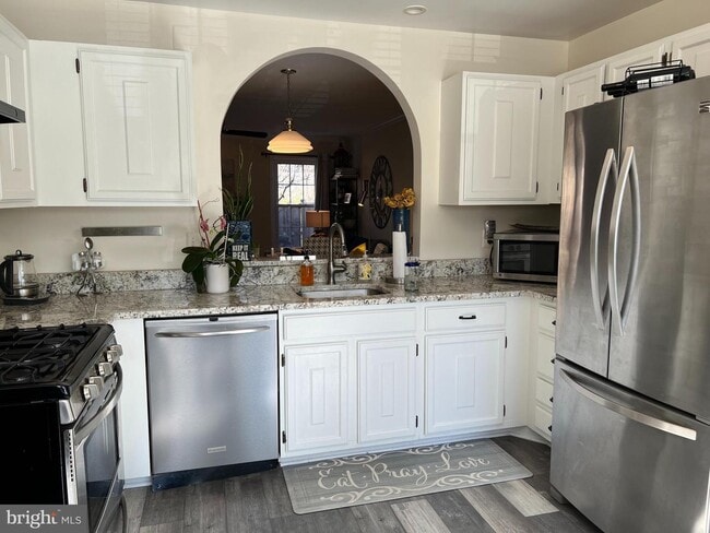 Building Photo - 37 Carriage House Cir
