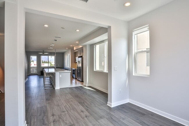 Building Photo - 3 bedroom 2.5 bath in Gated Community