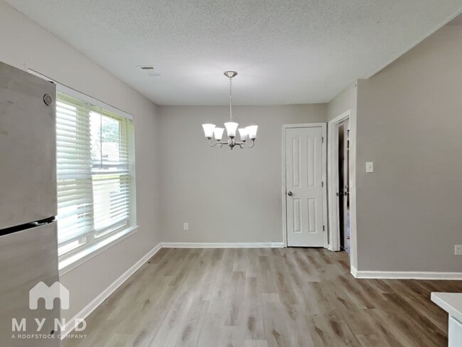 Building Photo - 15 Rolling Oaks Dr