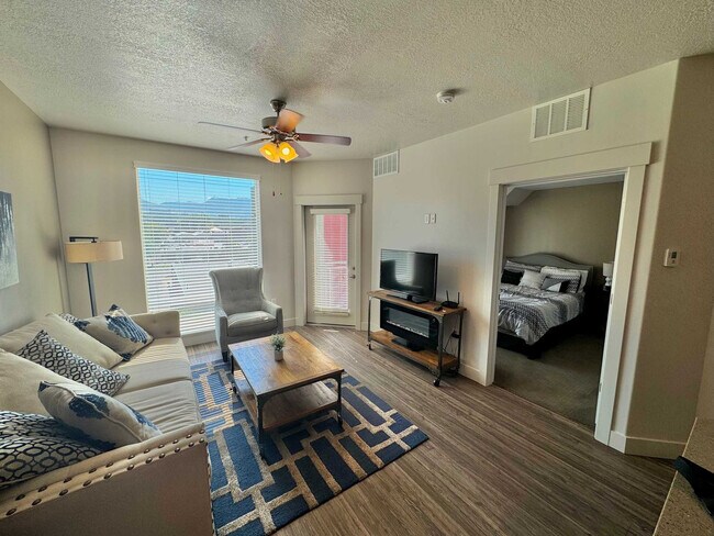 Building Photo - 460 E 400 S