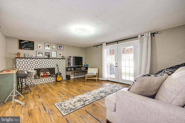 Building Photo - 325 Juniper Dr