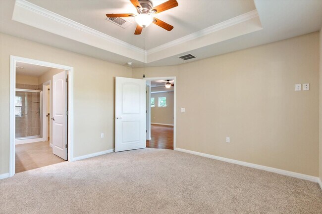 Building Photo - 510 Holiday Creek Ln