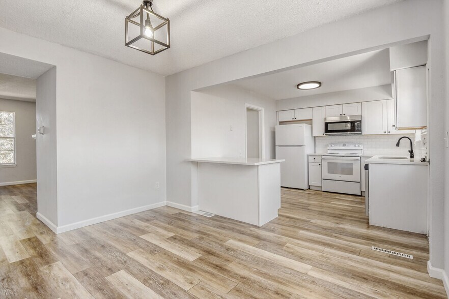 Dining Area/Kitchen - 8780 E Yale Ave
