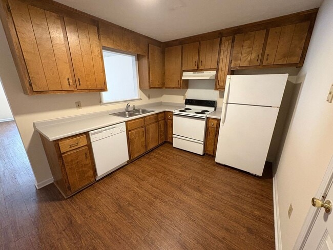 Building Photo - PRE LEASING AUGUST 7 2026!