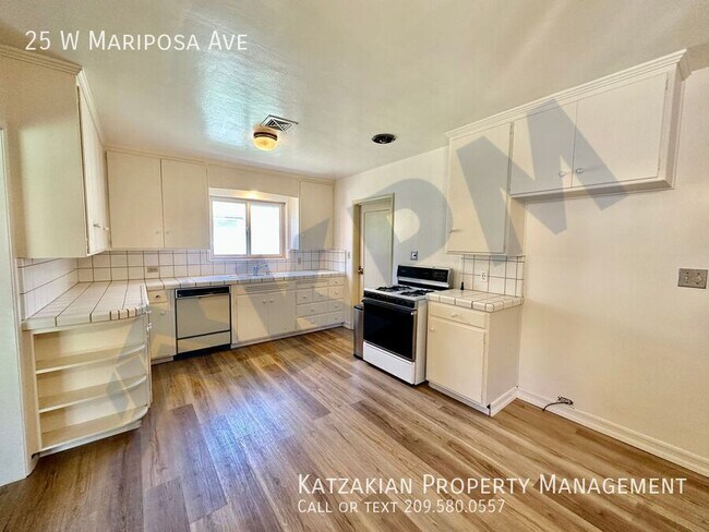 Building Photo - Single-Story 3-Bedroom 2-Bath Home Close t...