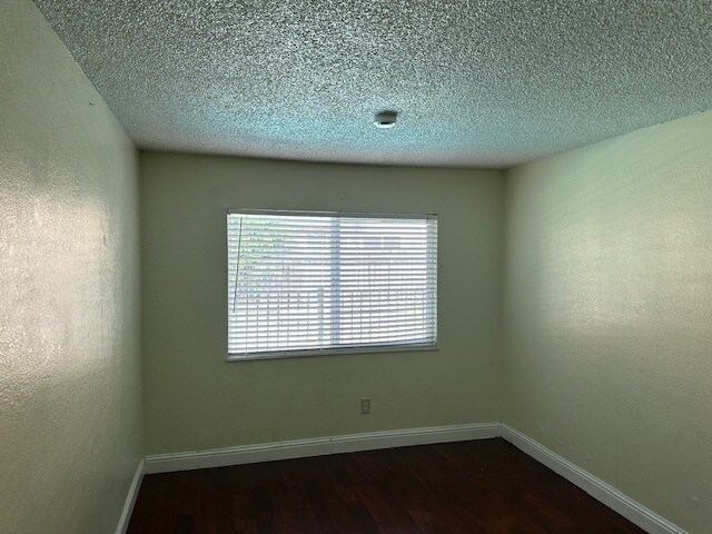 Building Photo - Tracy 4 Bedroom 2 Bathroom Home with a pool