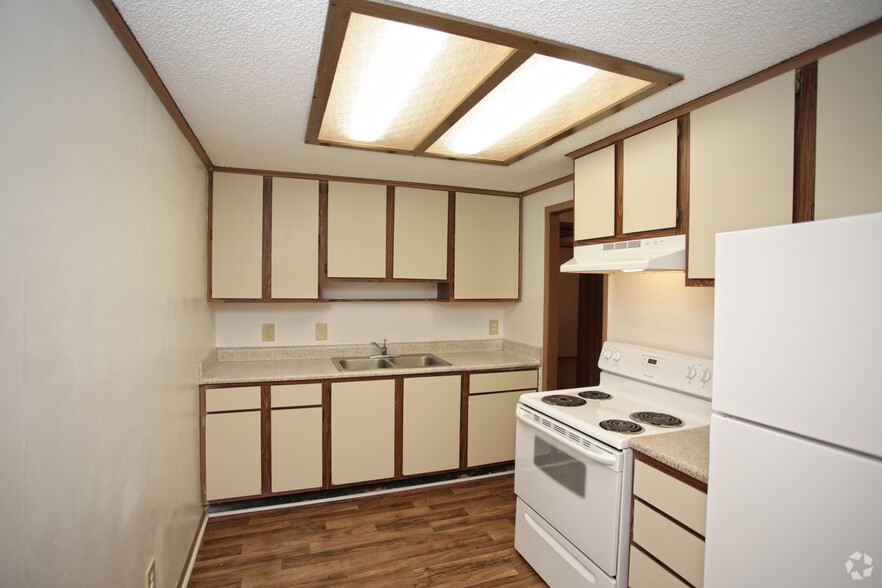 Kitchen 2 bedroom /1 bath - Poplar Springs Apartments