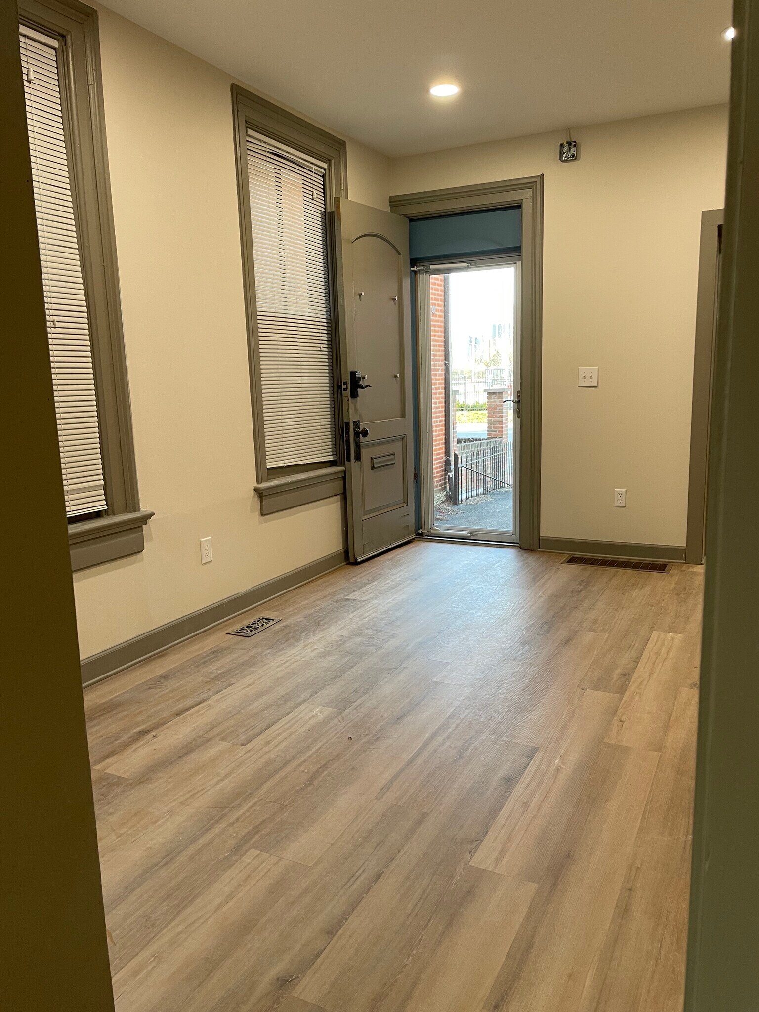 Building Photo - 303 E Livingston Ave