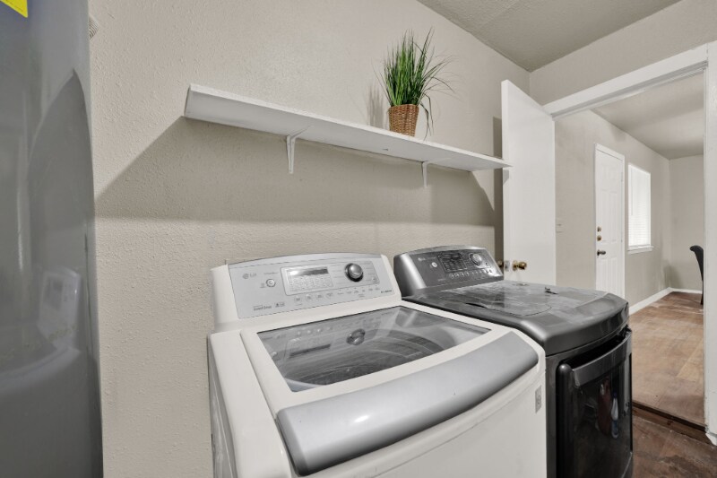 Building Photo - 313 Deborah Dr