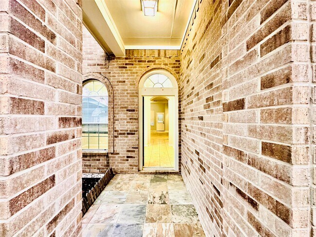 Building Photo - 20747 Pine Rain Ct