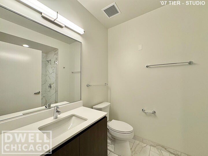 Building Photo - 710 N Aberdeen St