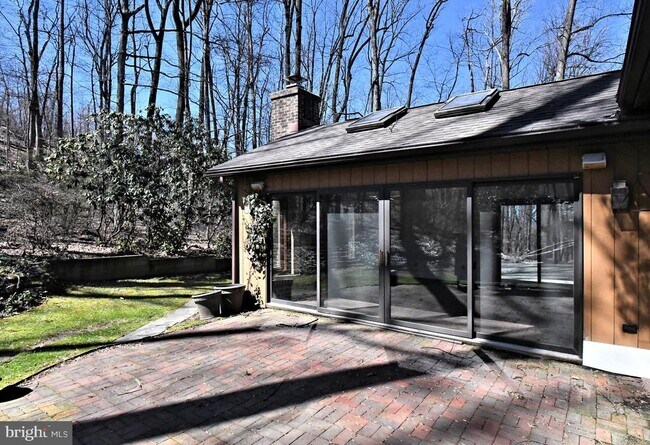 Building Photo - 306 Cedar Hill Rd