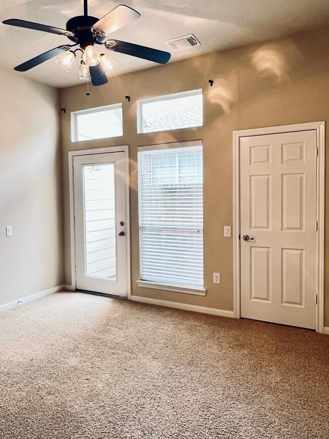 Building Photo - 5235 Valley Bluff Ln