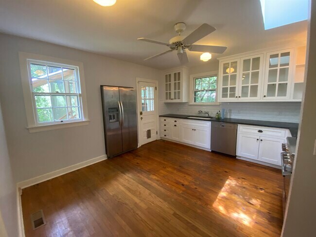 Building Photo - 518 McDaniel St