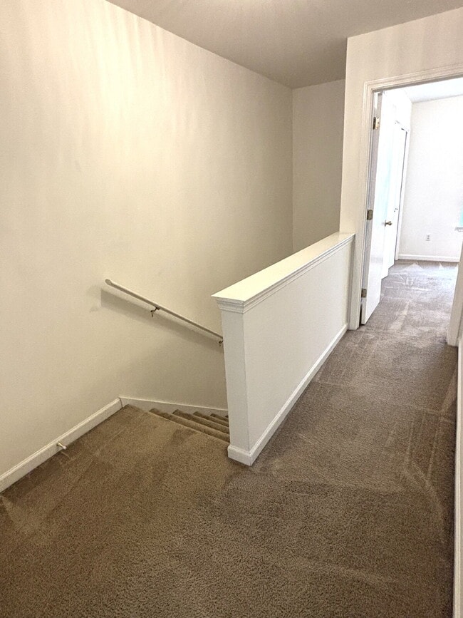 Building Photo - "Charming 2-Bedroom Townhouse in Fort Walt...