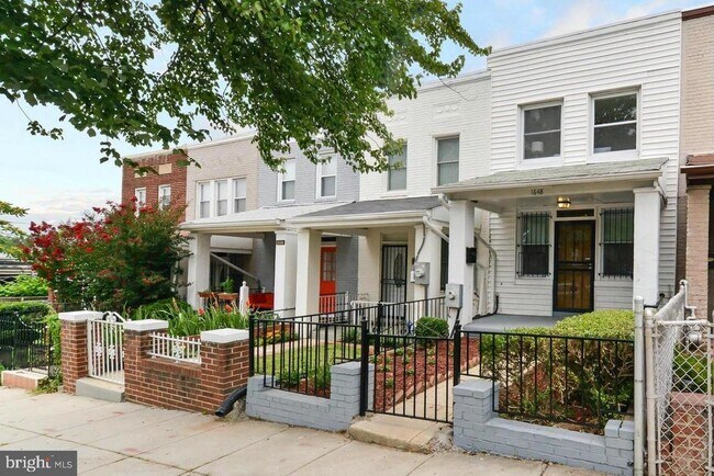 Building Photo - 1648 L St NE